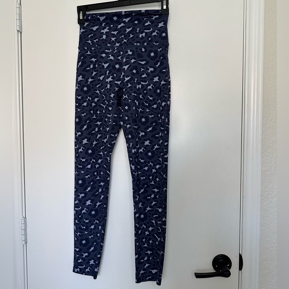 Aerie Offline Blue Leopard Print High Rise Athletic Yoga Goals 7/8 Leggings S - Picture 2 of 6